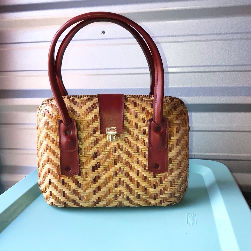 Vintage Straw woven purse handbag